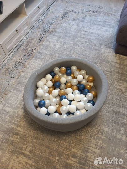 Сухой бассейн с шариками