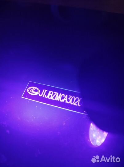 Изготовление шильдиков и вин наклеек. Качественно