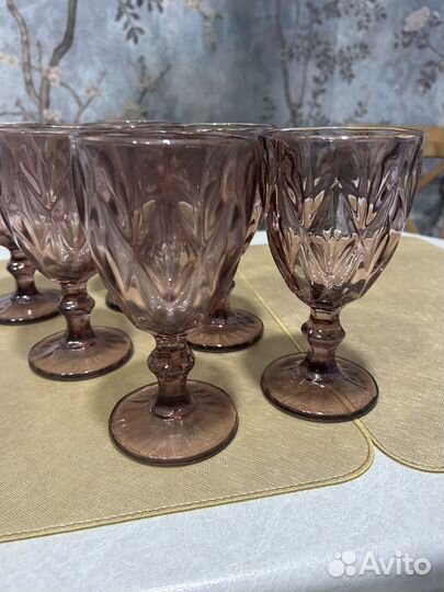 Бокалы для вина из цветного стекла