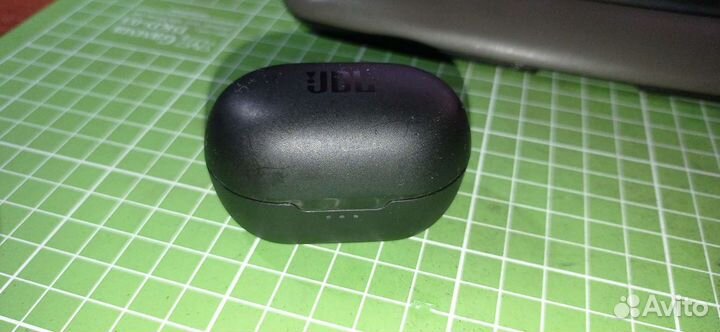 Зарядник для беспроводных наушников JBL