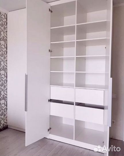 Современный распашной шкаф