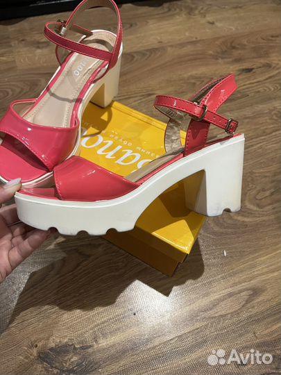 Босоножки женские