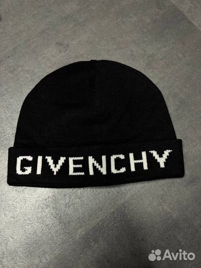 Шапка Givenchy