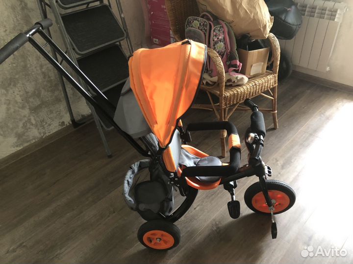 Детский велосипед с ручкой