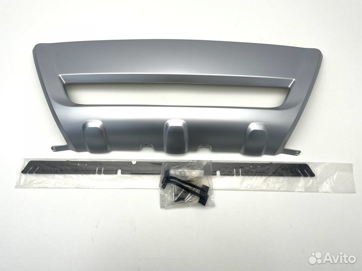 Накладка на передний бампер Volvo XC60 серебристая