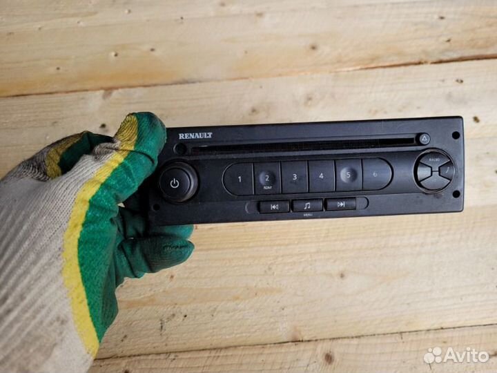 Магнитофон Renault Midlum 2010
