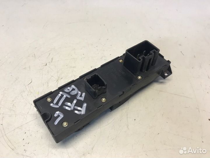 Блок управления стеклоподъемниками Ford Focus 2