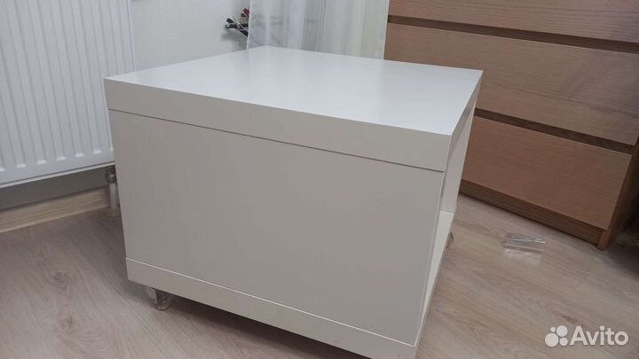 Журнальный столик IKEA белый