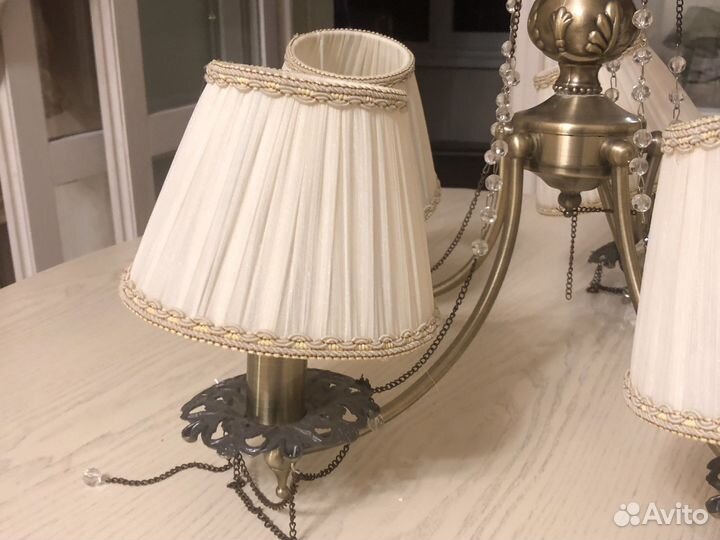 Люстра с абажуром