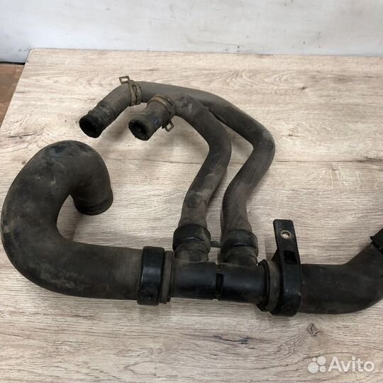 Патрубок радиатора нижний Peugeot 408