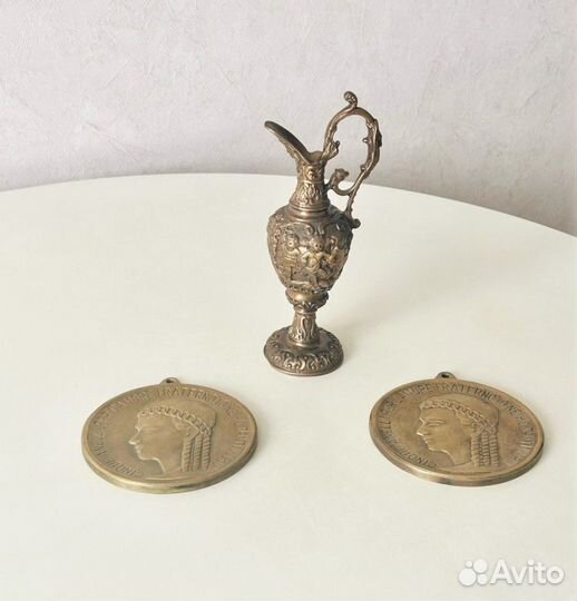 Кувшин декоративный медаль бронза Италия