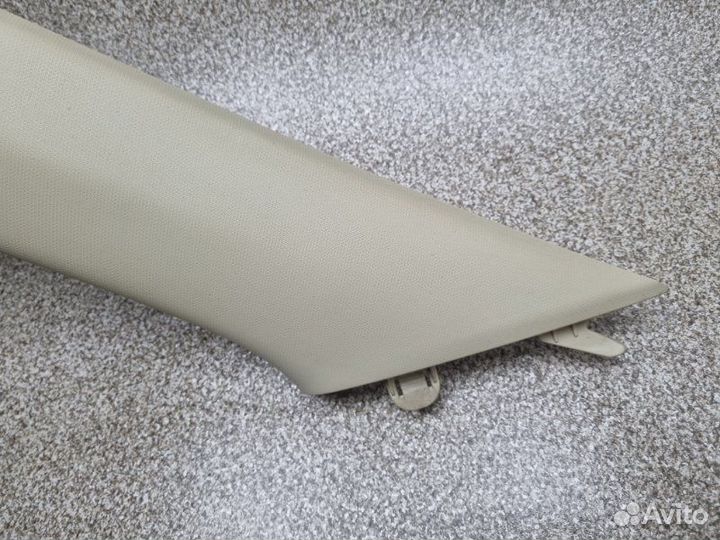 Накладка стойки передняя правая Geely Atlas 2.4