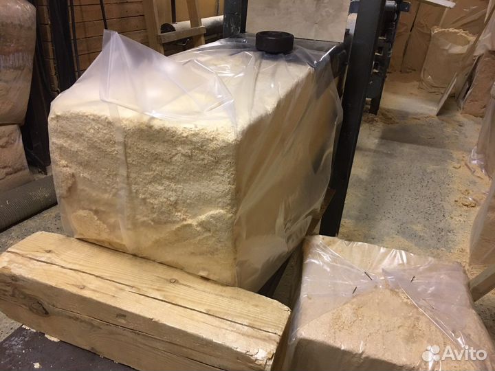 Древесная стружка спрессованная в брикетах