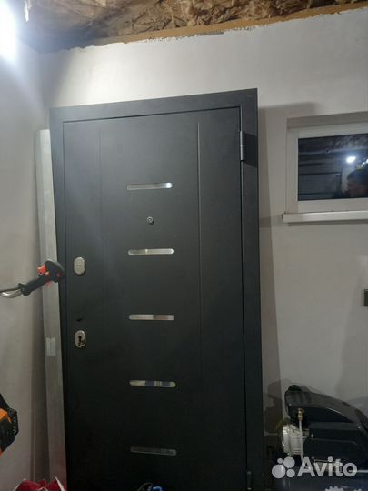Дверь входная металлическая новая