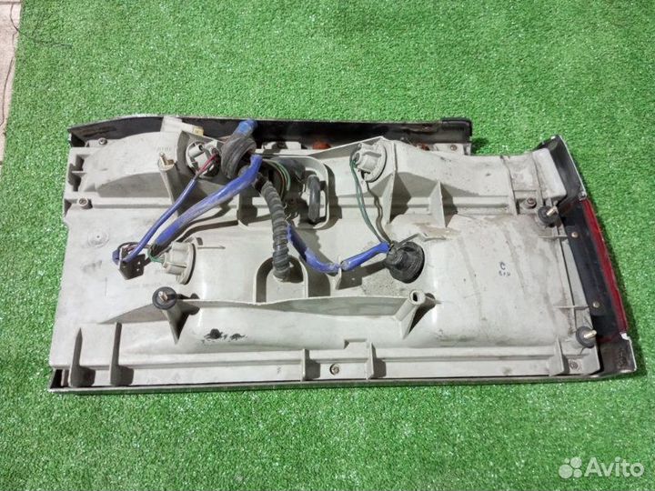 Стоп-сигнал задний левый Nissan Laurel H32