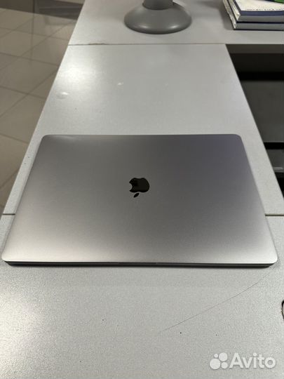 Macbook pro 15 2018 i7 16gb