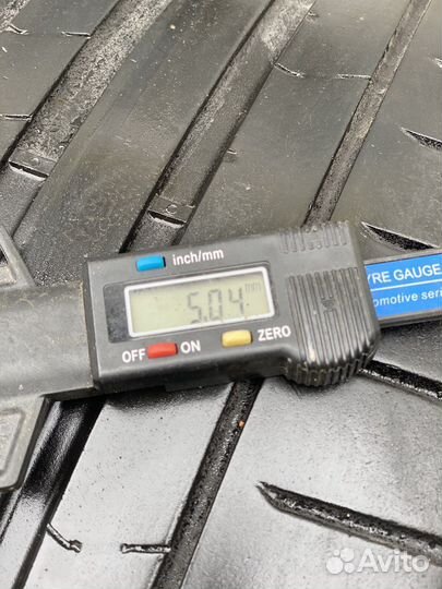 Pirelli P Zero PZ4 235/35 R19