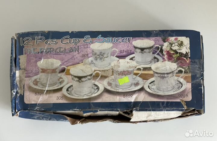 Кофейные чашки с блюдцами