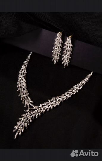 Набор украшений (ожерелье и серьги)