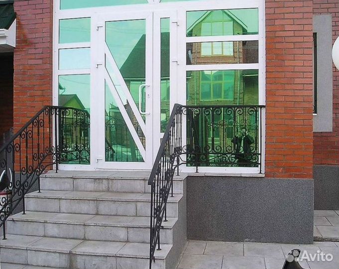 Пластиковые двери с монтажом. Входная группа