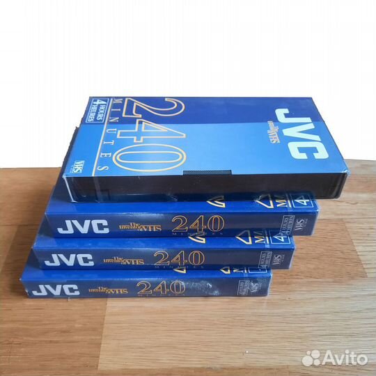 Видеомагнитофон JVC HR-D210EE, 4 кассеты VHS