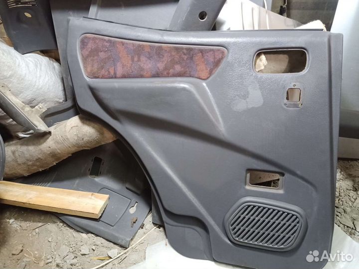 Запчасти от дверей Nissan Terrano 2