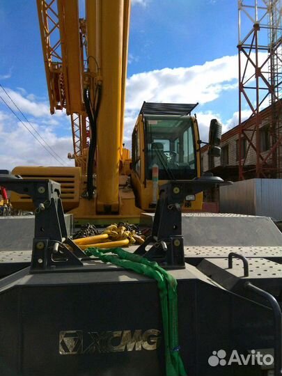 Машинист крана на пневмо и гусеничном ходу коротко