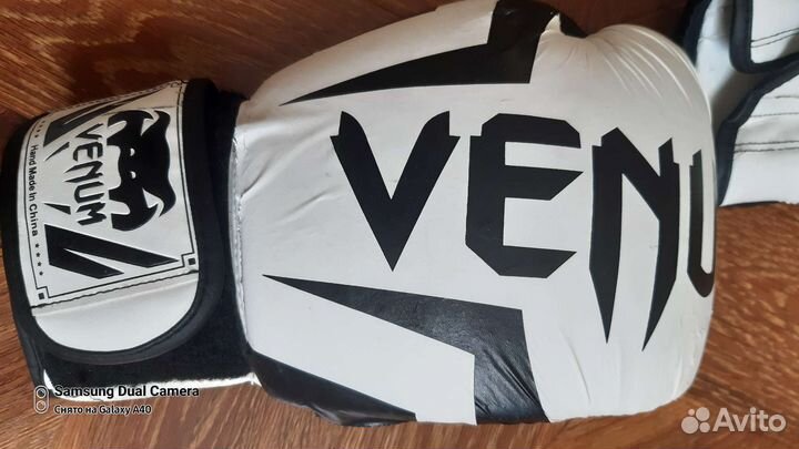 Боксерские перчатки 12 oz venum