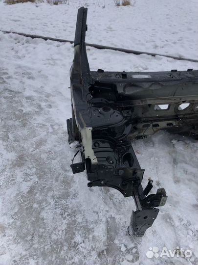 Четверть кузова, лонжерон передний правый Renault