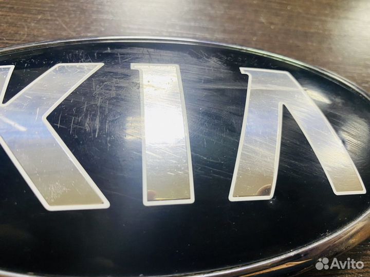 Эмблема KIA sorento 15- передняя