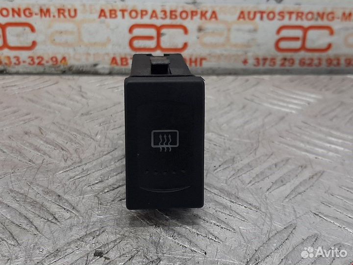 Кнопка обогрева заднего стекла Volkswagen Passat