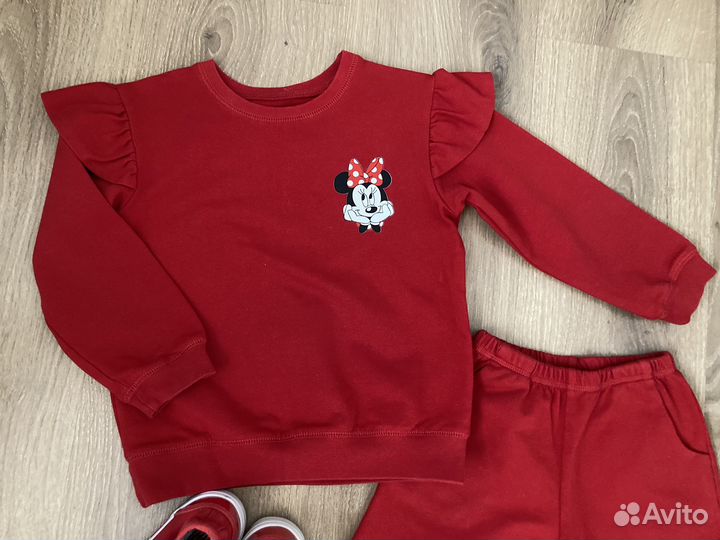 Костюм на девочку 3-4 года и кеды gulliver 26 р-р