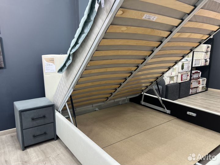 Кровать с подъемным механизмом