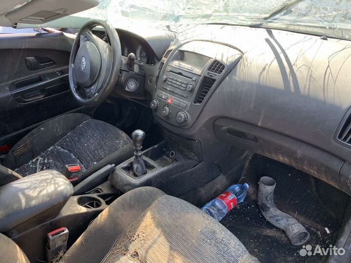 В разборе Kia Ceed дизель D4FB