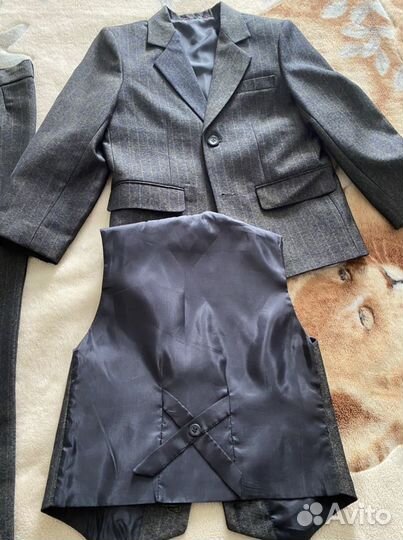 Костюм тройка