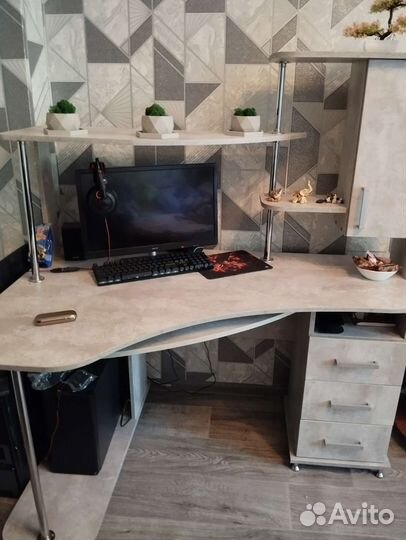 Компьютерный стол