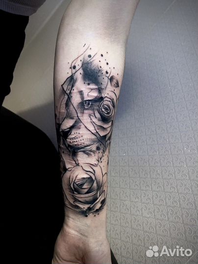 Мастер по татуировкам