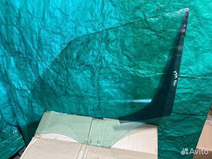 Стекло двери передней левой Skoda Roomster