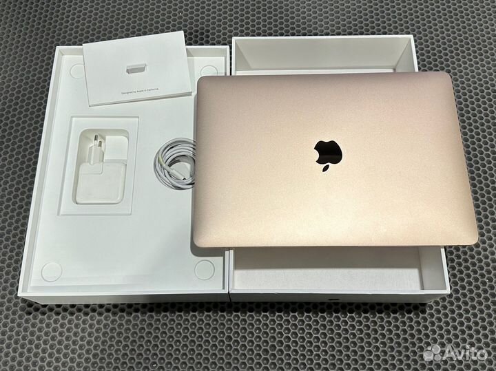 Macbook Air 13 2018 (i5/8ram/256ssd/428 циклов)