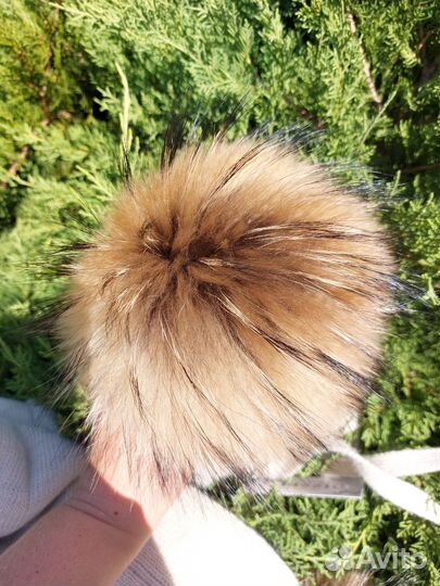 Комплект с натуральными меховыми бубонами