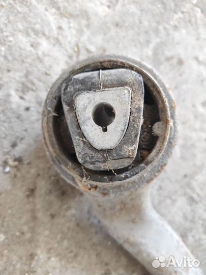 Рычаг передний верхний правый подвески BMW X5 (E70