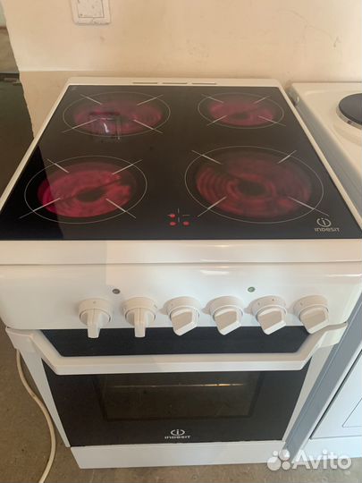 Плита электрическая Indesit, в отличном состоянии