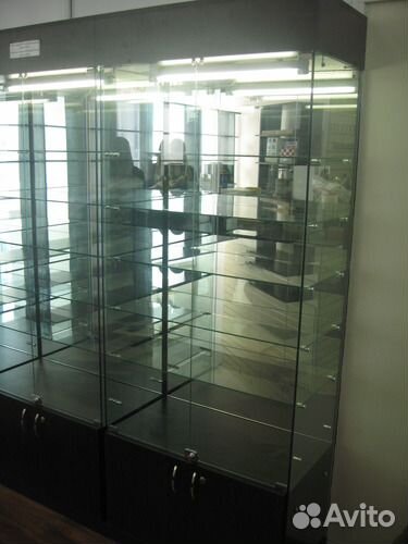 Витрины для торговли с зеркальной стенкой