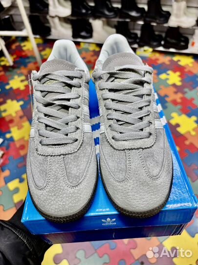 Женские кроссовки Adidas