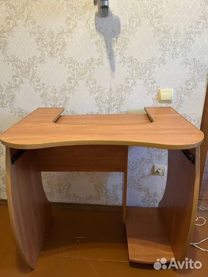 Компьютерный стол маленький