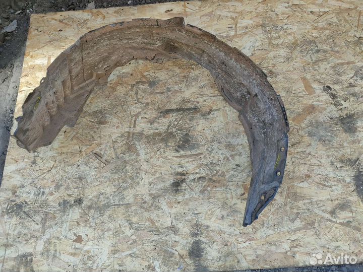 Подкрылок перед лев Citroen c-crosser Peugeot 4007