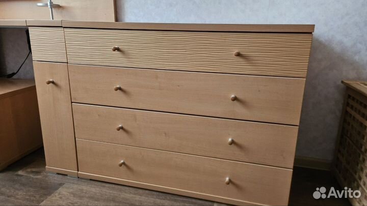 Туалетный столик + зеркало + комод