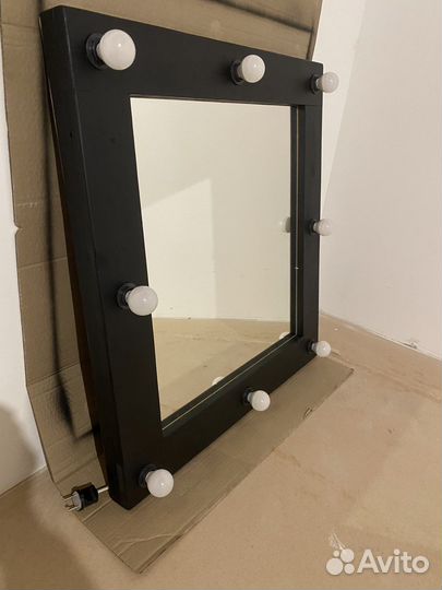 Гримерное зеркало с лампочками