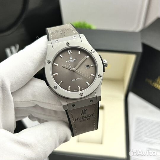 Часы Hublot с сапфировым стеклом