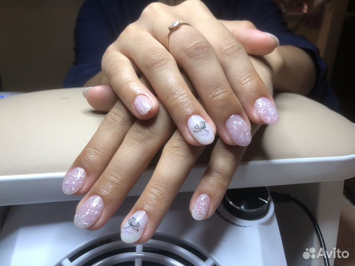 Модель на маникюр